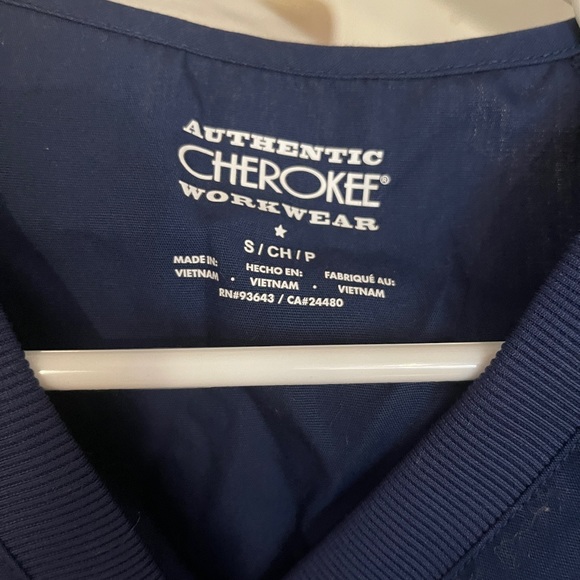 Bundle of navy scrubs greys anatomy - Picture 4 of 5